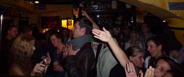 Kilians Speedwatcher Party 45.jpg - Ein Finger ist nicht genug!